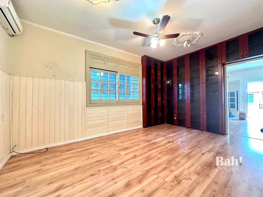 Casa com 3 quartos à venda, 340m2 em Centro, Canoas - RS - imagem 5 Foto 5 de Casa com 3 quartos à venda, 340m2 em Centro, Canoas - RS