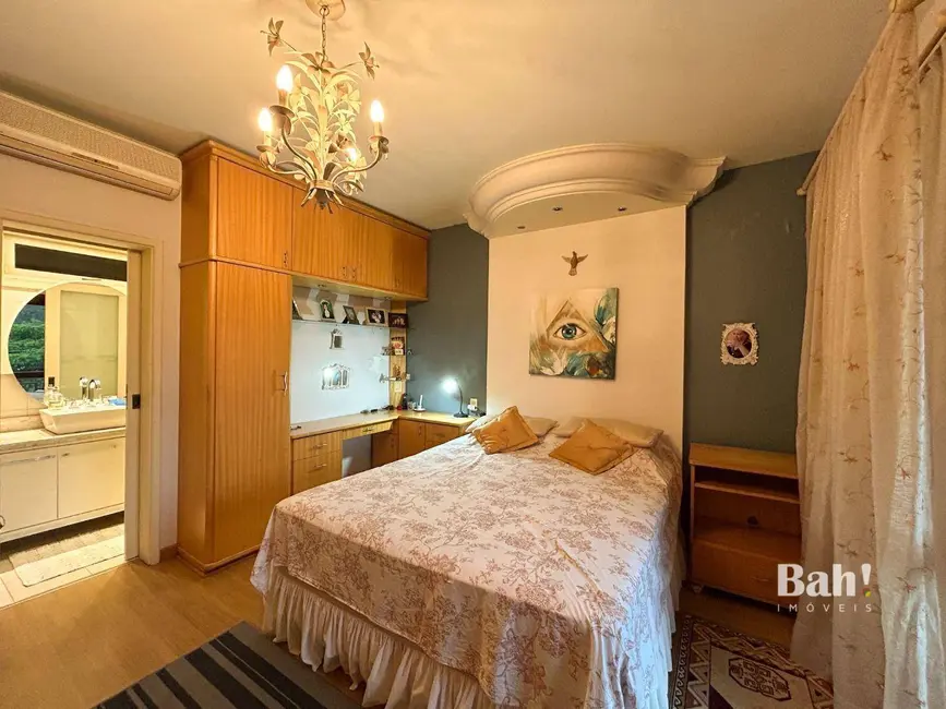 Foto 8 de Sobrado com 3 quartos à venda, 370m2 em Nossa Senhora das Graças, Canoas - RS