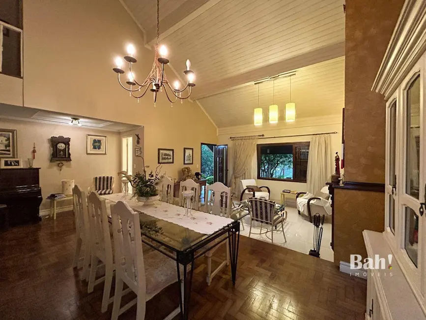 Foto 5 de Sobrado com 3 quartos à venda, 370m2 em Nossa Senhora das Graças, Canoas - RS