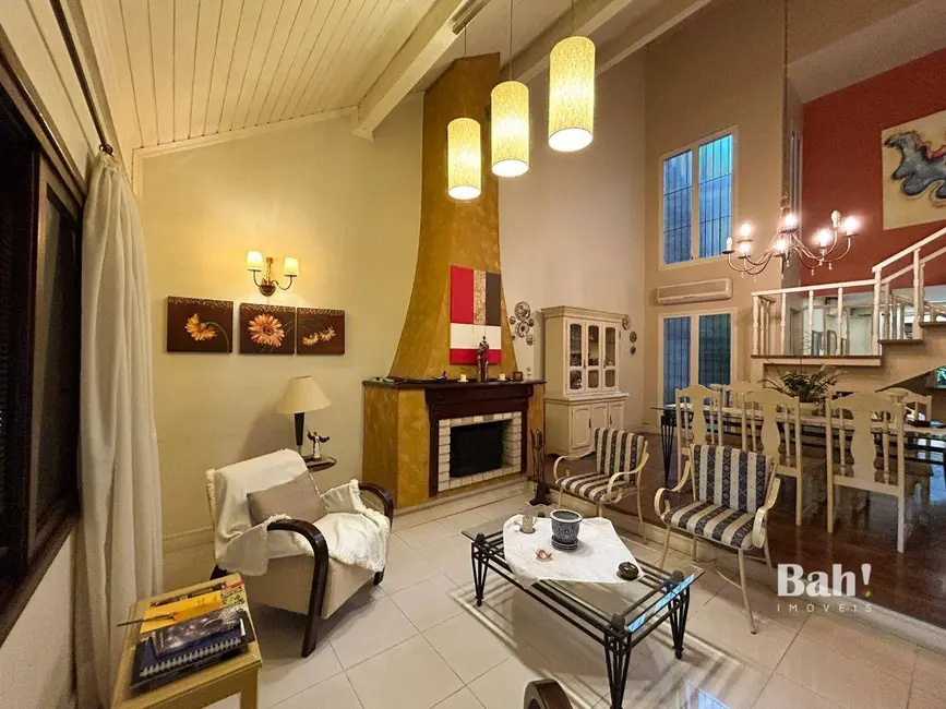 Foto 3 de Sobrado com 3 quartos à venda, 370m2 em Nossa Senhora das Graças, Canoas - RS