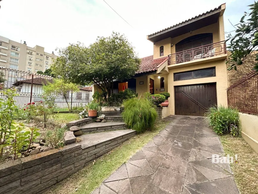 Foto 1 de Sobrado com 3 quartos à venda, 370m2 em Nossa Senhora das Graças, Canoas - RS