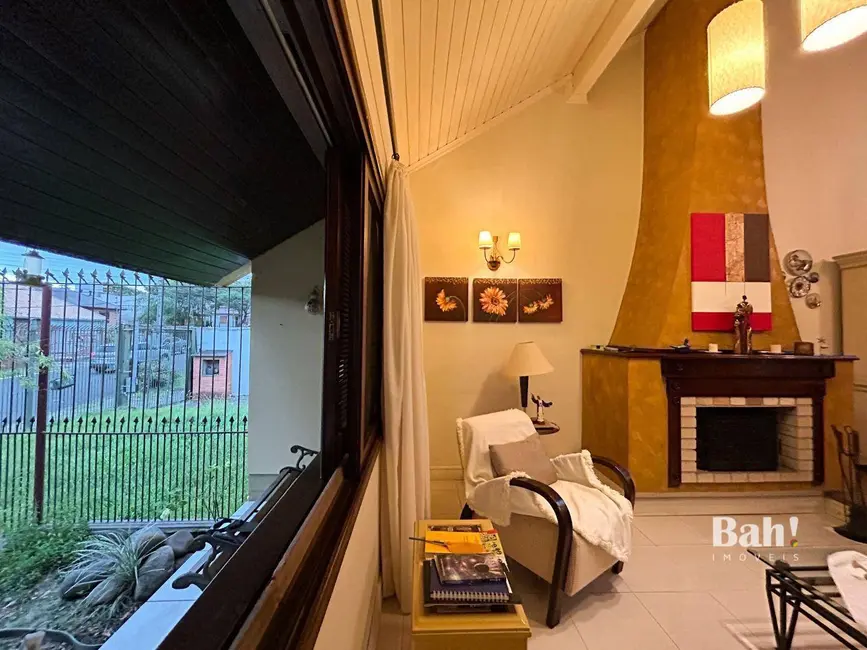 Foto 2 de Sobrado com 3 quartos à venda, 370m2 em Nossa Senhora das Graças, Canoas - RS