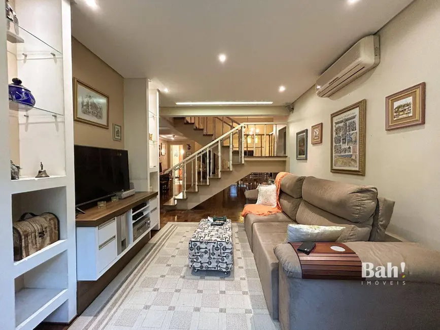 Foto 6 de Sobrado com 3 quartos à venda, 370m2 em Nossa Senhora das Graças, Canoas - RS