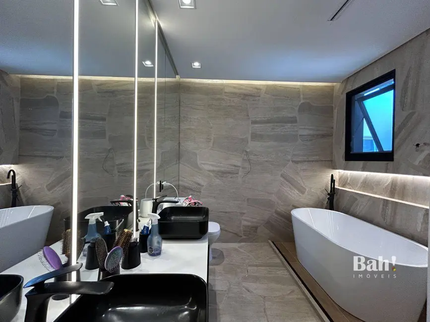 Foto 2 de Sobrado com 3 quartos à venda, 241m2 em Igara, Canoas - RS