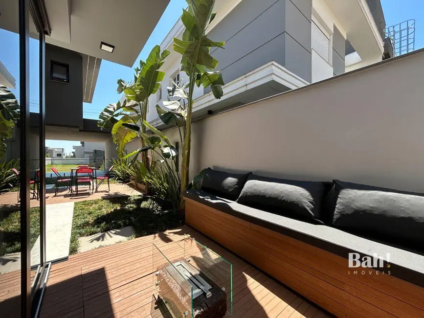 Foto 8 de Sobrado com 3 quartos à venda, 241m2 em Igara, Canoas - RS