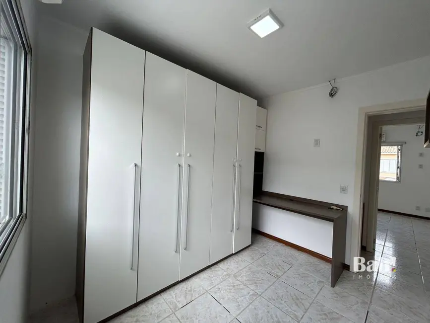 Sobrado com 3 quartos à venda, 103m2 em Marechal Rondon, Canoas - RS - imagem 8 Foto 8 de Sobrado com 3 quartos à venda, 103m2 em Marechal Rondon, Canoas - RS