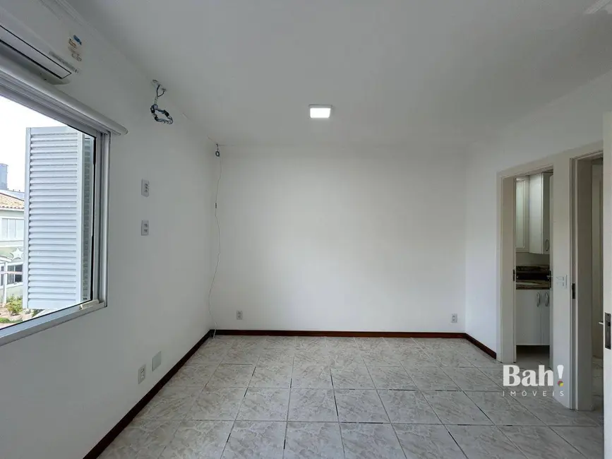Sobrado com 3 quartos à venda, 103m2 em Marechal Rondon, Canoas - RS - imagem 5 Foto 5 de Sobrado com 3 quartos à venda, 103m2 em Marechal Rondon, Canoas - RS