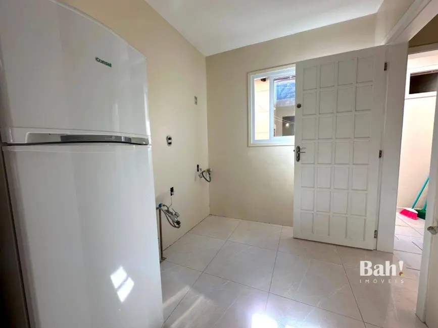 Sobrado com 2 quartos à venda, 103m2 em Rio Branco, Canoas - RS - imagem 4 Foto 4 de Sobrado com 2 quartos à venda, 103m2 em Rio Branco, Canoas - RS