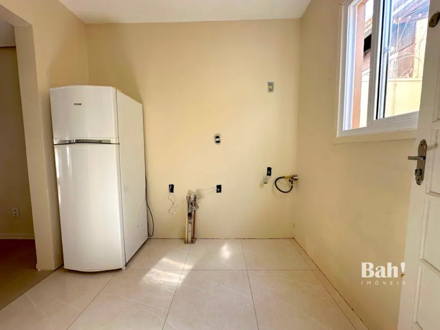 Sobrado com 2 quartos à venda, 103m2 em Rio Branco, Canoas - RS - imagem 5 Foto 5 de Sobrado com 2 quartos à venda, 103m2 em Rio Branco, Canoas - RS
