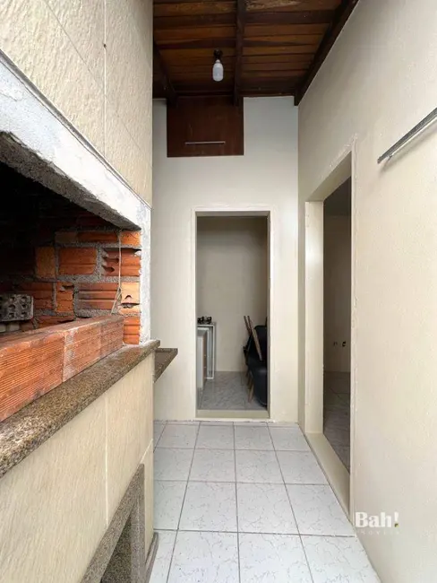 Sobrado com 2 quartos à venda, 103m2 em Rio Branco, Canoas - RS - imagem 9 Foto 9 de Sobrado com 2 quartos à venda, 103m2 em Rio Branco, Canoas - RS