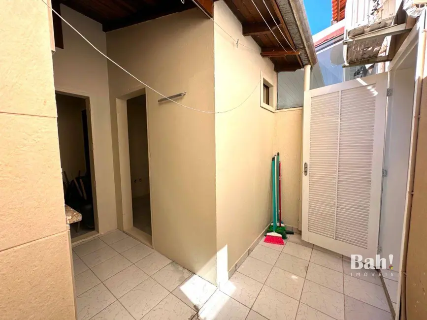Sobrado com 2 quartos à venda, 103m2 em Rio Branco, Canoas - RS - imagem 7 Foto 7 de Sobrado com 2 quartos à venda, 103m2 em Rio Branco, Canoas - RS