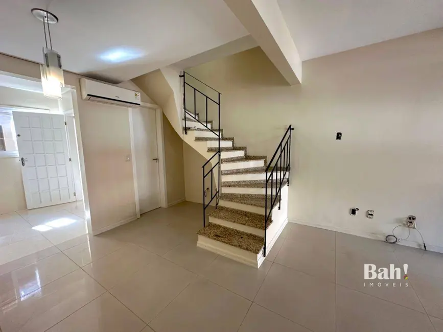 Sobrado com 2 quartos à venda, 103m2 em Rio Branco, Canoas - RS - imagem 2 Foto 2 de Sobrado com 2 quartos à venda, 103m2 em Rio Branco, Canoas - RS