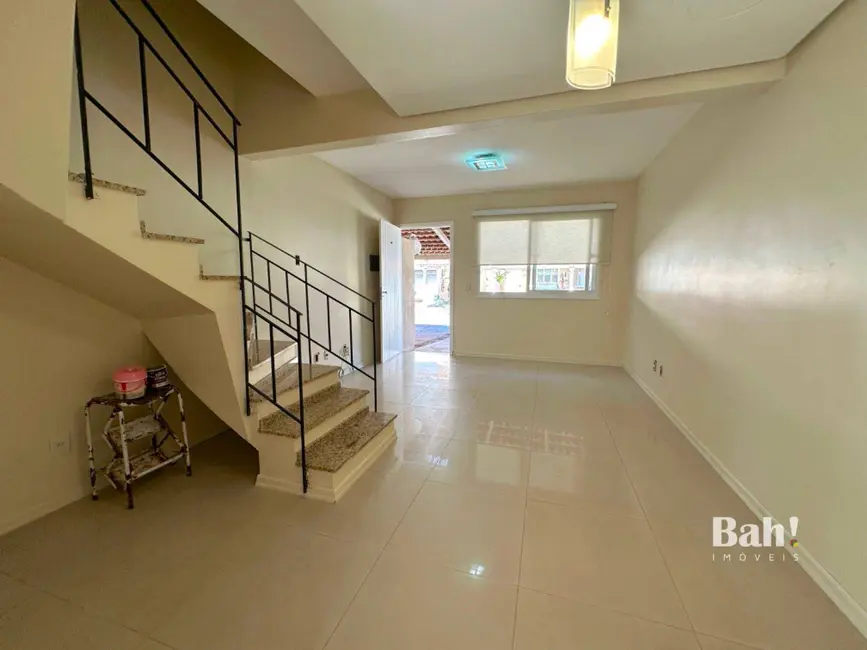 Sobrado com 2 quartos à venda, 103m2 em Rio Branco, Canoas - RS - imagem 3 Foto 3 de Sobrado com 2 quartos à venda, 103m2 em Rio Branco, Canoas - RS