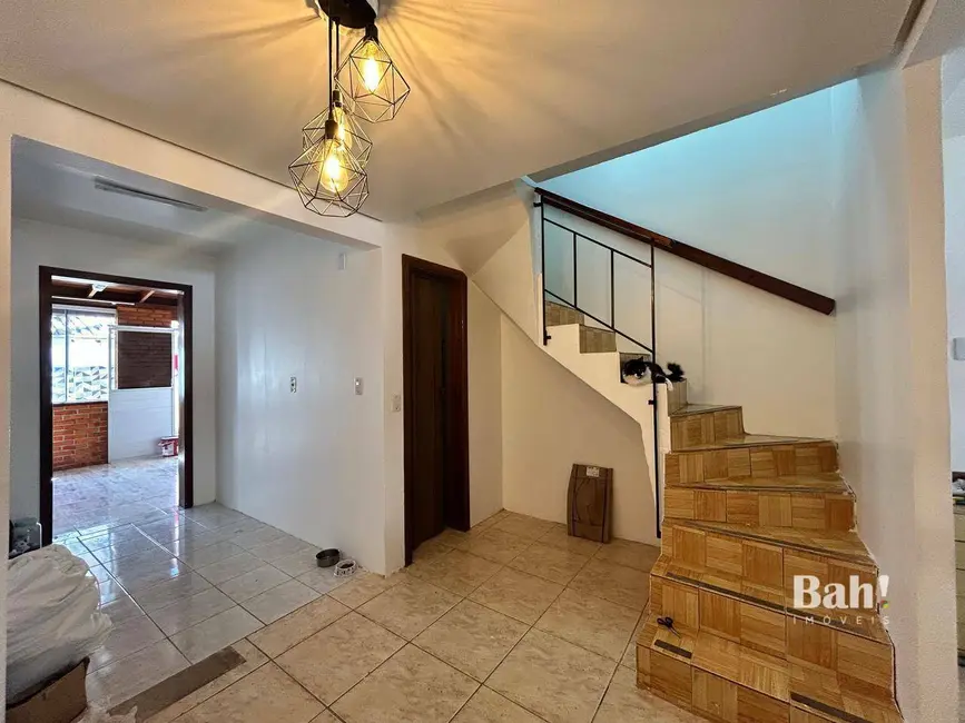 Sobrado com 2 quartos à venda, 120m2 em Rio Branco, Canoas - RS - imagem 2 Foto 2 de Sobrado com 2 quartos à venda, 120m2 em Rio Branco, Canoas - RS