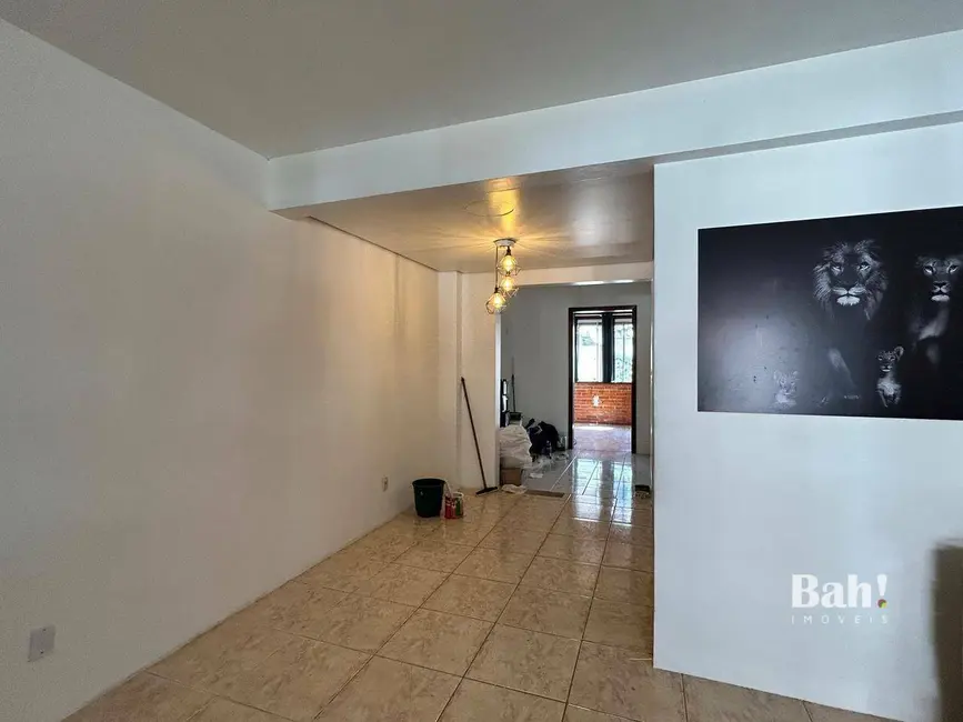 Sobrado com 2 quartos à venda, 120m2 em Rio Branco, Canoas - RS - imagem 3 Foto 3 de Sobrado com 2 quartos à venda, 120m2 em Rio Branco, Canoas - RS