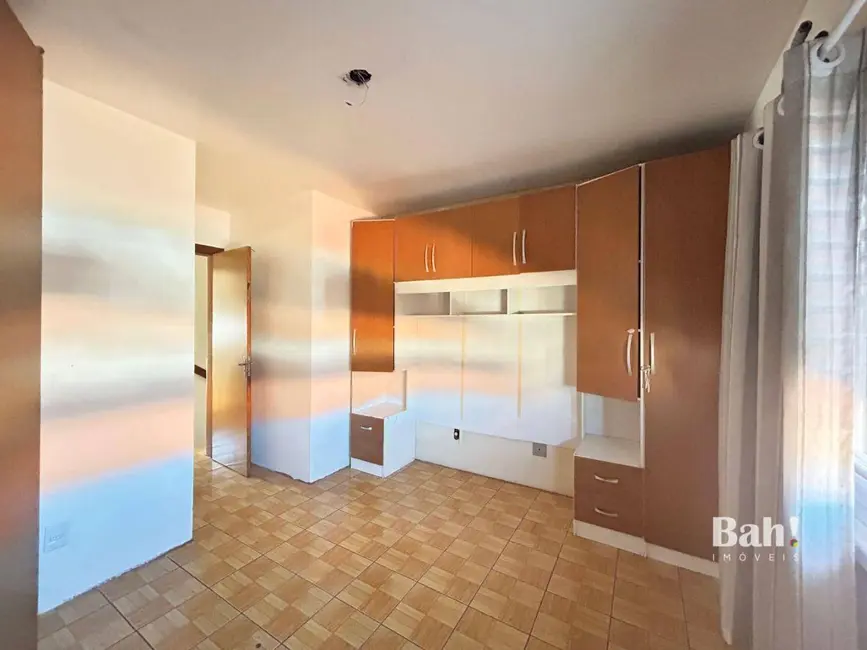 Sobrado com 2 quartos à venda, 120m2 em Rio Branco, Canoas - RS - imagem 8 Foto 8 de Sobrado com 2 quartos à venda, 120m2 em Rio Branco, Canoas - RS