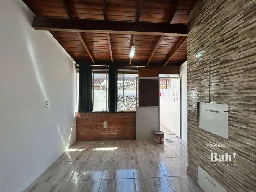 Sobrado com 2 quartos à venda, 120m2 em Rio Branco, Canoas - RS - imagem 1 Foto 1 de Sobrado com 2 quartos à venda, 120m2 em Rio Branco, Canoas - RS