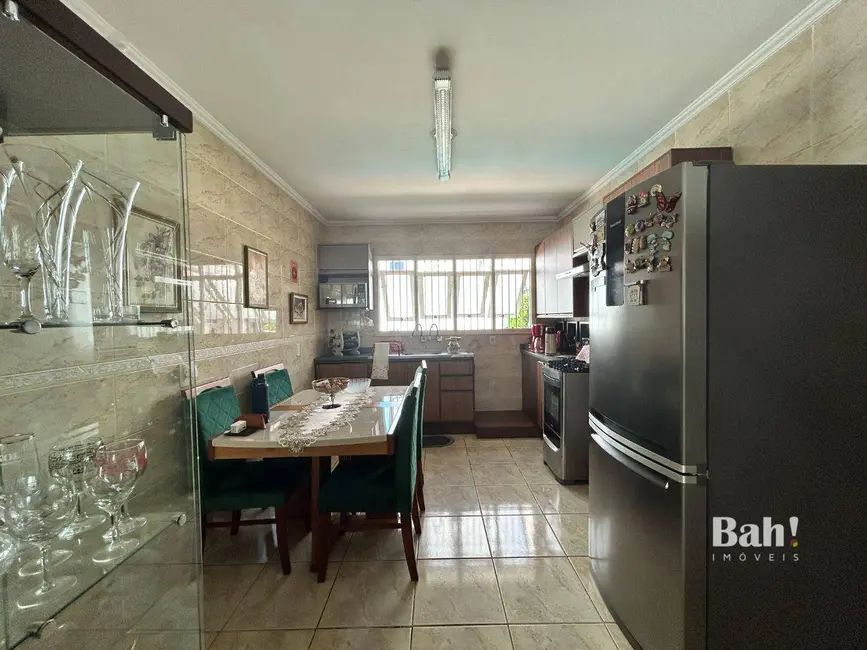 Sobrado com 3 quartos à venda, 300m2 em Centro, Canoas - RS - imagem 5 Foto 5 de Sobrado com 3 quartos à venda, 300m2 em Centro, Canoas - RS