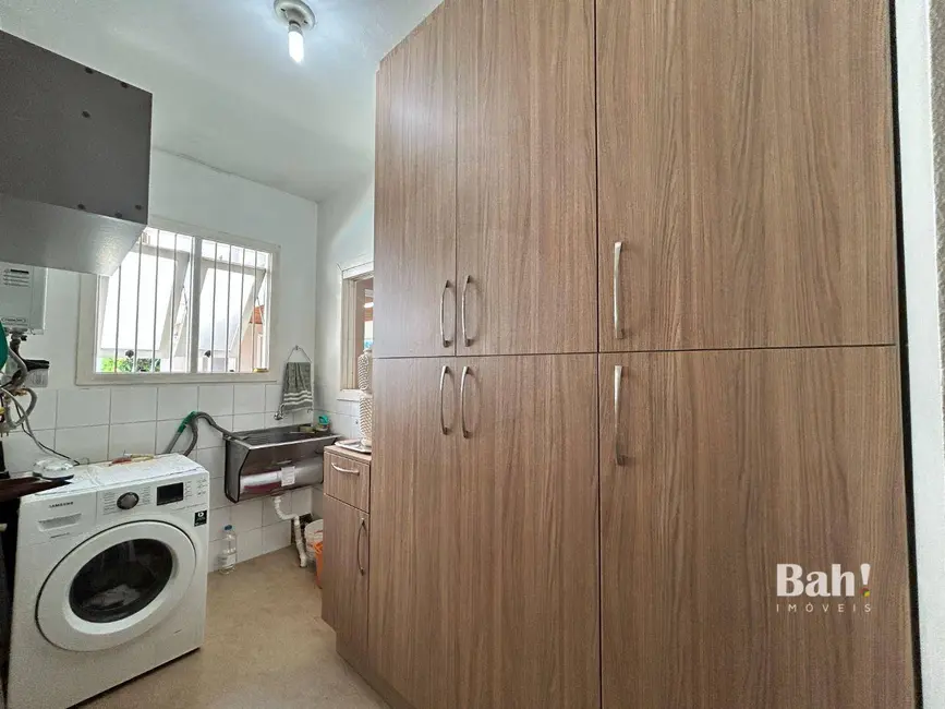 Sobrado com 3 quartos à venda, 300m2 em Centro, Canoas - RS - imagem 6 Foto 6 de Sobrado com 3 quartos à venda, 300m2 em Centro, Canoas - RS
