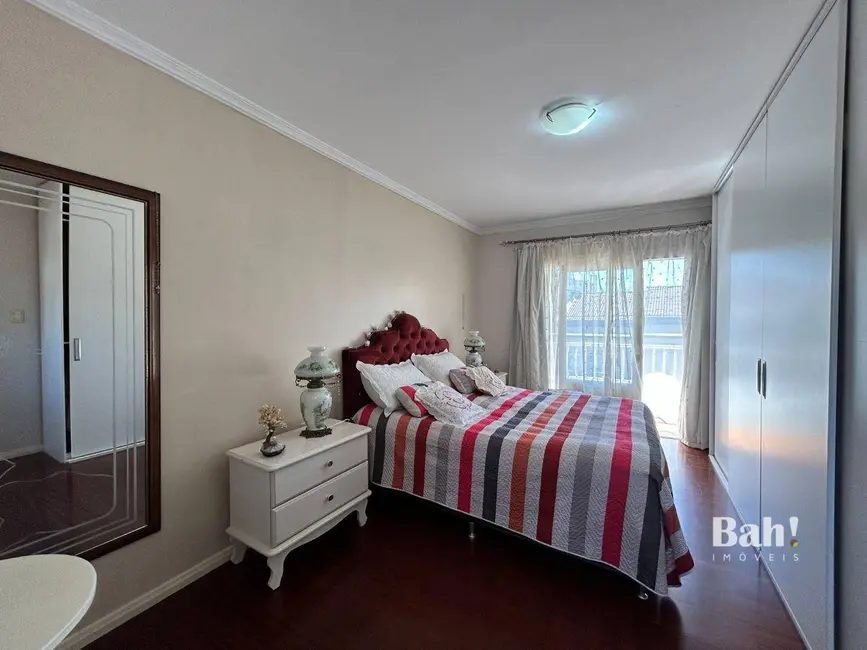 Sobrado com 3 quartos à venda, 300m2 em Centro, Canoas - RS - imagem 8 Foto 8 de Sobrado com 3 quartos à venda, 300m2 em Centro, Canoas - RS