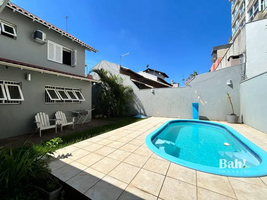 Sobrado com 3 quartos à venda, 300m2 em Centro, Canoas - RS - imagem 2 Foto 2 de Sobrado com 3 quartos à venda, 300m2 em Centro, Canoas - RS