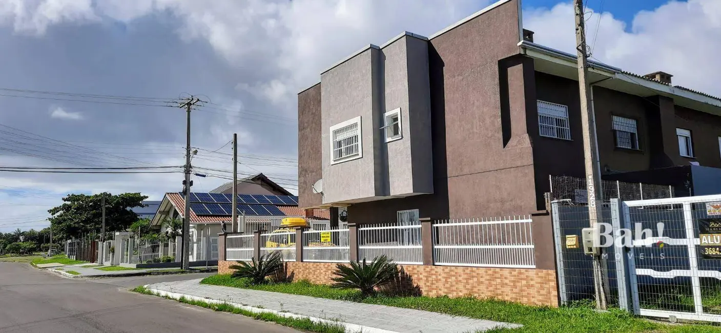 Foto 1 de Sobrado com 3 quartos à venda, 198m2 em Tramandai - RS