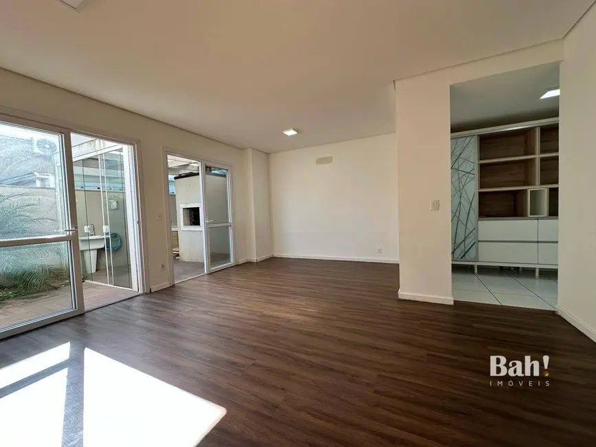 Sobrado com 3 quartos à venda e para alugar, 135m2 em Centro, Canoas - RS - imagem 5 Foto 5 de Sobrado com 3 quartos à venda e para alugar, 135m2 em Centro, Canoas - RS
