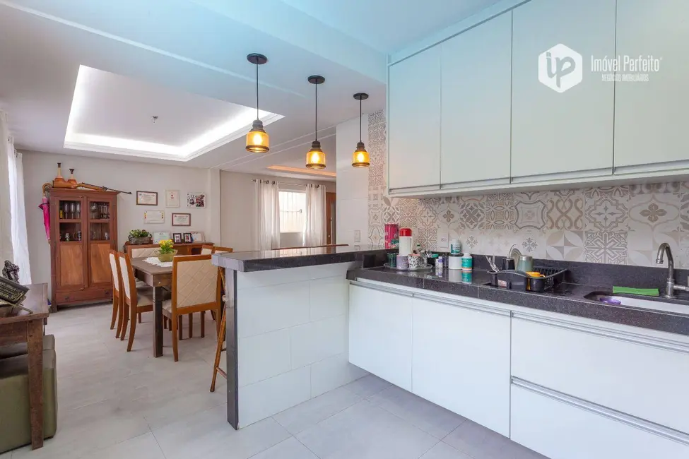 Foto 1 de Casa com 3 quartos à venda, 253m2 em Araçás, Vila Velha - ES