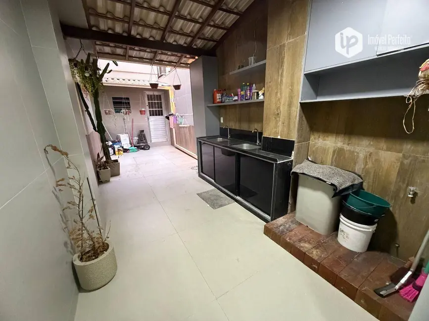 Casa com 5 quartos para alugar, 200m2 em Aribiri, Vila Velha - ES - imagem 2 Foto 2 de Casa com 5 quartos para alugar, 200m2 em Aribiri, Vila Velha - ES