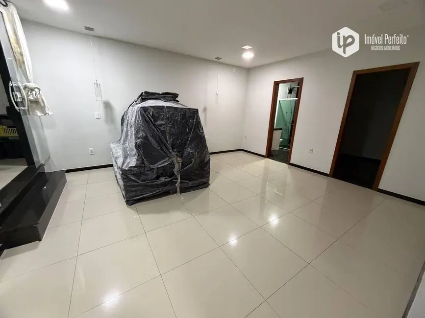 Casa com 5 quartos para alugar, 200m2 em Aribiri, Vila Velha - ES - imagem 8 Foto 8 de Casa com 5 quartos para alugar, 200m2 em Aribiri, Vila Velha - ES