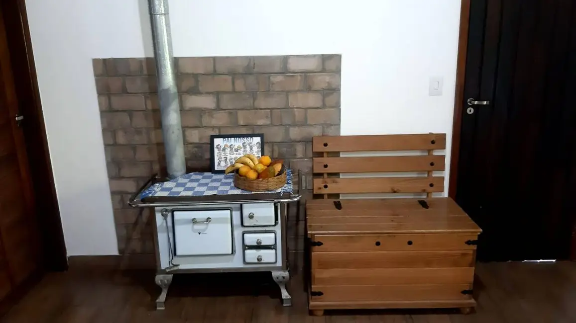 Chácara com 5 quartos à venda, 300m2 em Centro, Mairinque - SP - imagem 4 Foto 4 de Chácara com 5 quartos à venda, 300m2 em Centro, Mairinque - SP