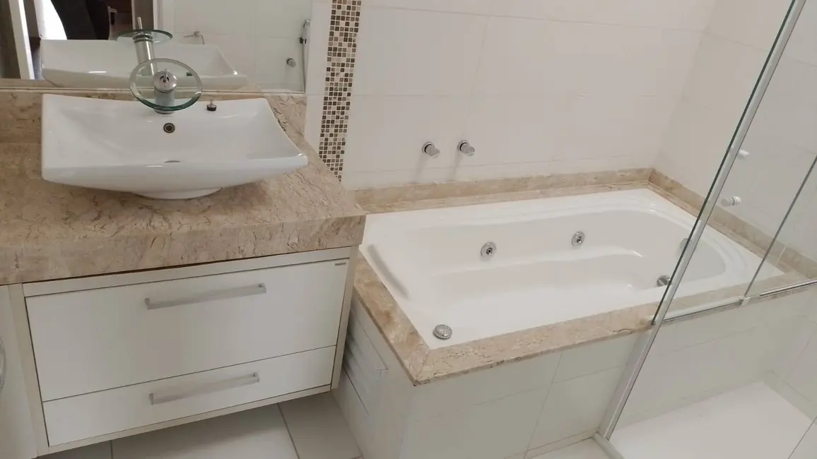 Foto 3 de Casa de Condomínio com 4 quartos à venda, 250m2 em Chácaras Reunidas São Jorge, Sorocaba - SP