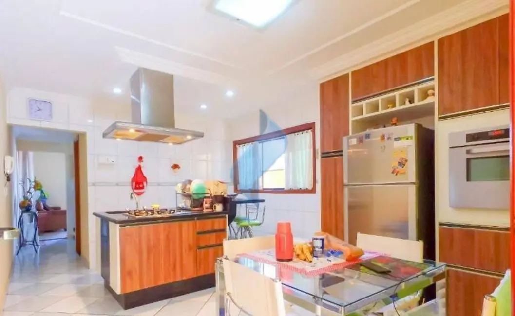 Sobrado com 3 quartos à venda, 247m2 em Jardim Prestes de Barros, Sorocaba - SP - imagem 4 Foto 4 de Sobrado com 3 quartos à venda, 247m2 em Jardim Prestes de Barros, Sorocaba - SP