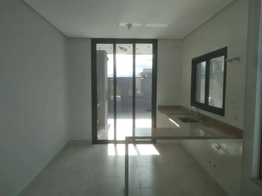 Casa com 3 quartos à venda, 200m2 em Wanel Ville, Sorocaba - SP - imagem 4 Foto 4 de Casa com 3 quartos à venda, 200m2 em Wanel Ville, Sorocaba - SP