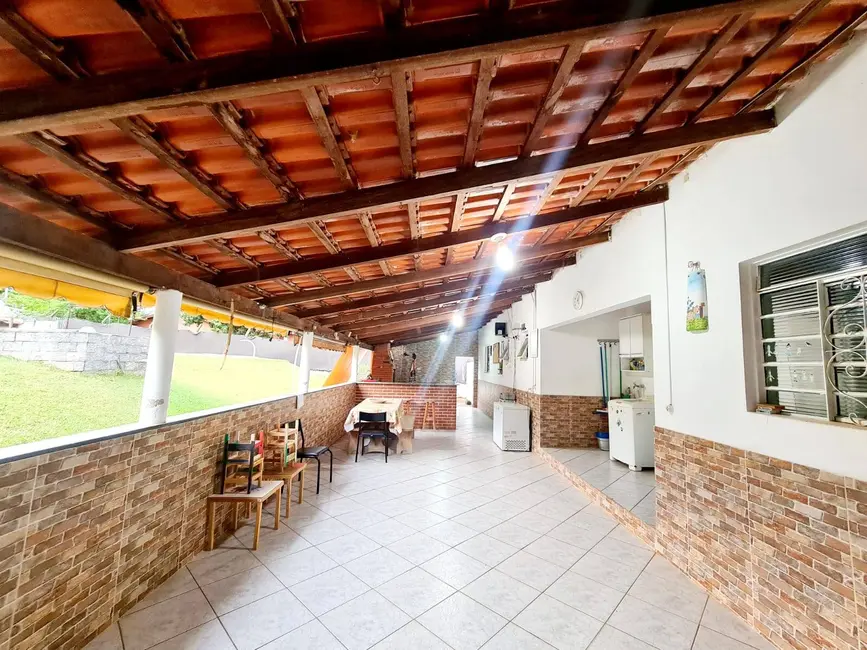 Chácara com 3 quartos à venda, 1000m2 em Aracoiaba Da Serra - SP - imagem 4 Foto 4 de Chácara com 3 quartos à venda, 1000m2 em Aracoiaba Da Serra - SP