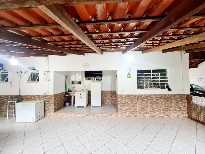 Chácara com 3 quartos à venda, 1000m2 em Aracoiaba Da Serra - SP - imagem 5 Foto 5 de Chácara com 3 quartos à venda, 1000m2 em Aracoiaba Da Serra - SP