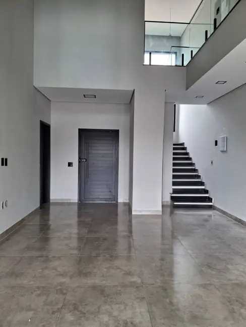 Casa com 3 quartos à venda, 200m2 em Wanel Ville, Sorocaba - SP - imagem 3 Foto 3 de Casa com 3 quartos à venda, 200m2 em Wanel Ville, Sorocaba - SP