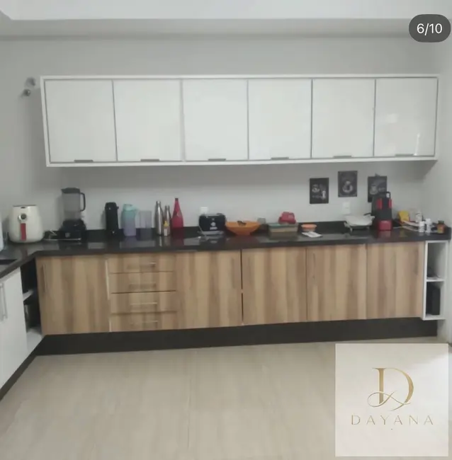 Casa de Condomínio com 3 quartos à venda, 272m2 em Parque Residencial Villa dos Inglezes, Sorocaba - SP - imagem 4 Foto 4 de Casa de Condomínio com 3 quartos à venda, 272m2 em Parque Residencial Villa dos Inglezes, Sorocaba - SP