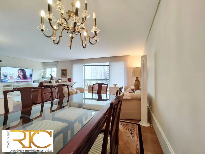 Apartamento com 3 quartos para alugar, 142m2 em Itaim Bibi, São Paulo - SP - imagem 4 Foto 4 de Apartamento com 3 quartos para alugar, 142m2 em Itaim Bibi, São Paulo - SP