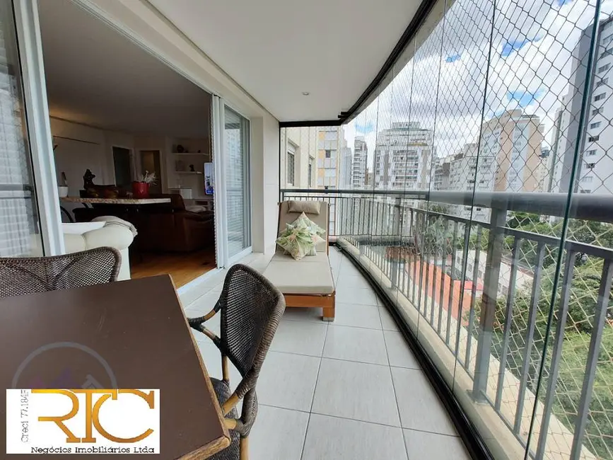 Foto 2 de Apartamento com 3 quartos para alugar, 142m2 em Itaim Bibi, São Paulo - SP