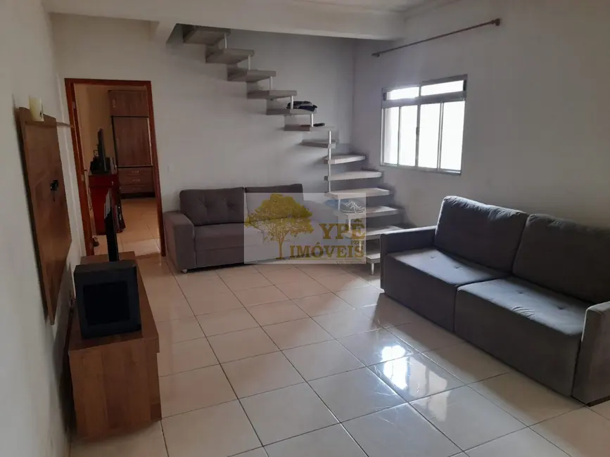 Casa com 2 quartos à venda, 174m2 em Parque Monjolo, Cotia - SP - imagem 2 Foto 2 de Casa com 2 quartos à venda, 174m2 em Parque Monjolo, Cotia - SP