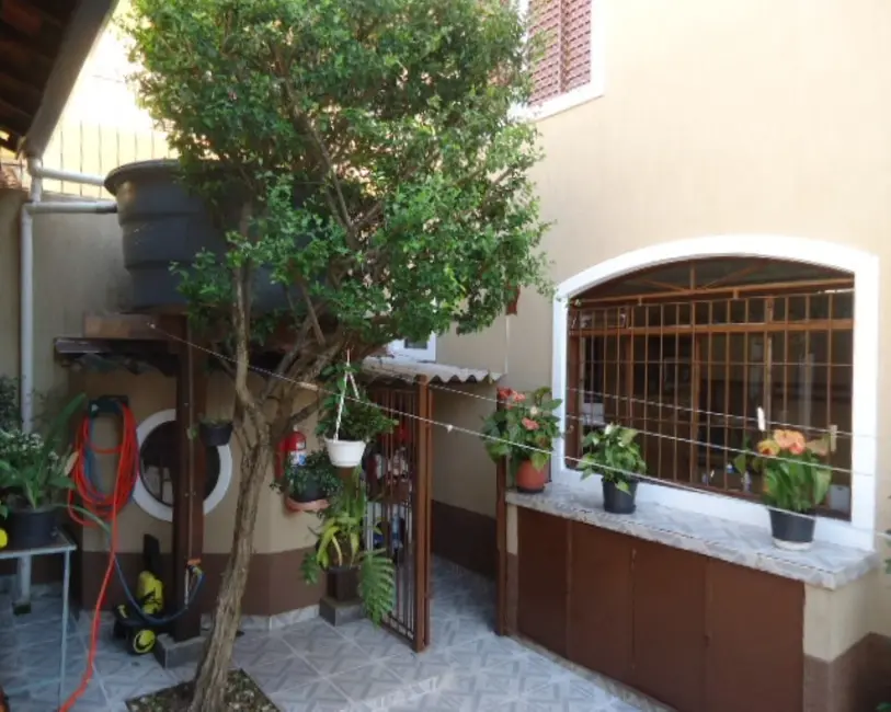 Foto 9 de Casa com 4 quartos à venda, 210m2 em Parque Ipê, São Paulo - SP