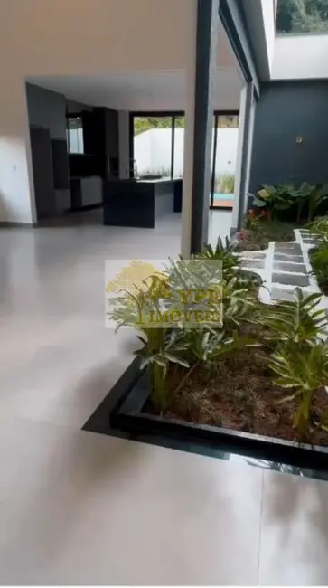 Foto 2 de Casa de Condomínio com 3 quartos à venda, 233m2 em Parque Dom Henrique, Cotia - SP