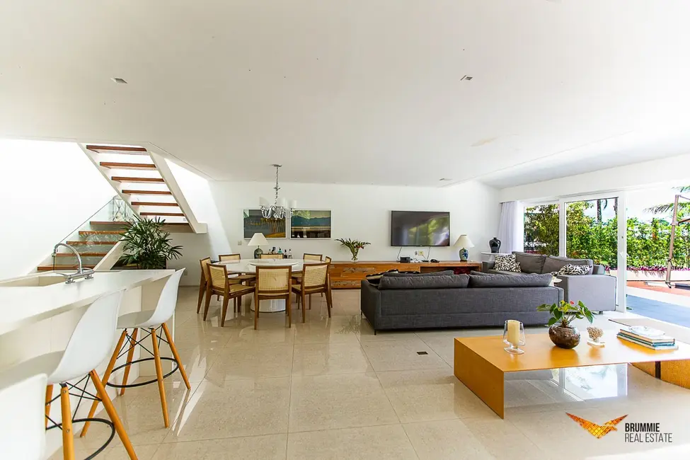 Foto 8 de Casa de Condomínio com 10 quartos à venda, 1000m2 em Praia Vermelha (Mambucaba), Angra Dos Reis - RJ