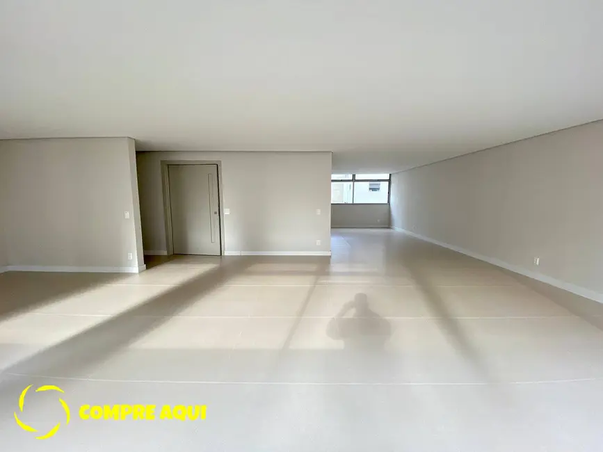 Apartamento com 3 quartos à venda, 235m2 em Santa Cecília, São Paulo - SP - imagem 4 Foto 4 de Apartamento com 3 quartos à venda, 235m2 em Santa Cecília, São Paulo - SP