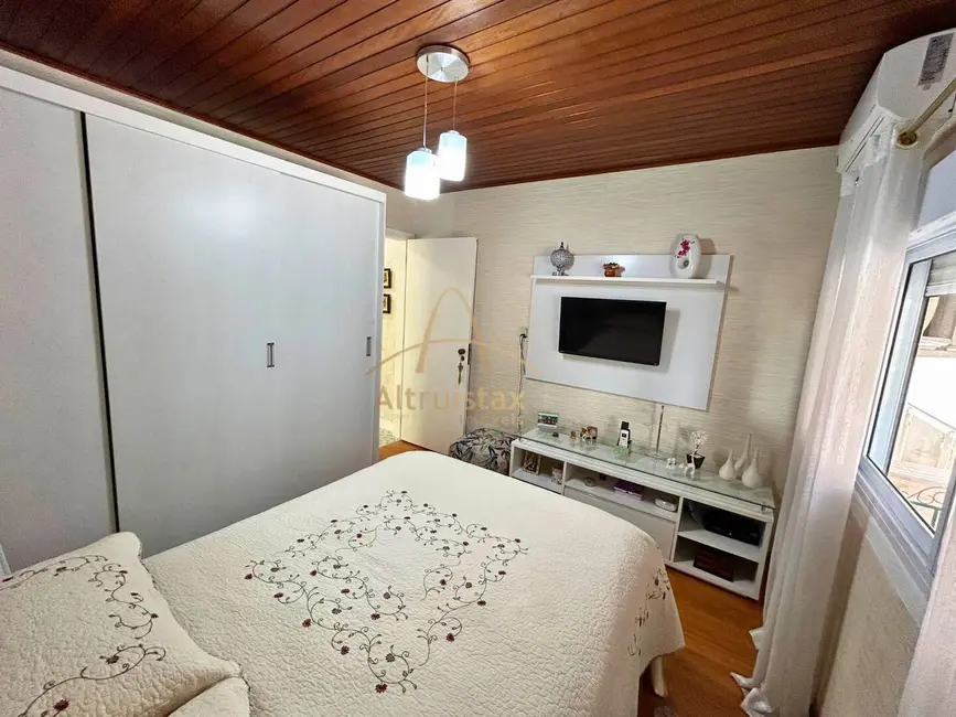 Casa com 3 quartos à venda, 225m2 em Jardim das Flores, Osasco - SP - imagem 6 Foto 6 de Casa com 3 quartos à venda, 225m2 em Jardim das Flores, Osasco - SP