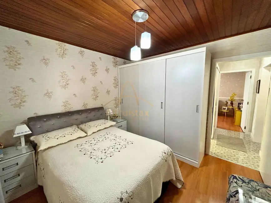 Casa com 3 quartos à venda, 225m2 em Jardim das Flores, Osasco - SP - imagem 5 Foto 5 de Casa com 3 quartos à venda, 225m2 em Jardim das Flores, Osasco - SP