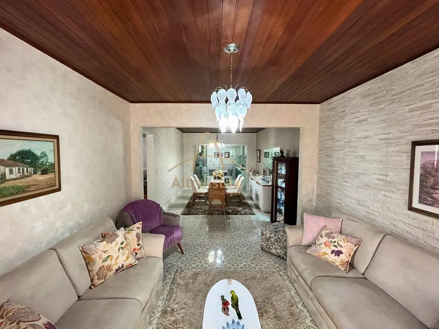 Casa com 3 quartos à venda, 225m2 em Jardim das Flores, Osasco - SP - imagem 3 Foto 3 de Casa com 3 quartos à venda, 225m2 em Jardim das Flores, Osasco - SP