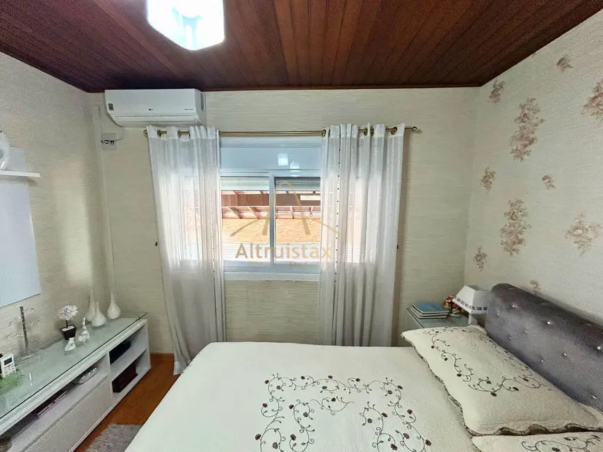 Casa com 3 quartos à venda, 225m2 em Jardim das Flores, Osasco - SP - imagem 8 Foto 8 de Casa com 3 quartos à venda, 225m2 em Jardim das Flores, Osasco - SP