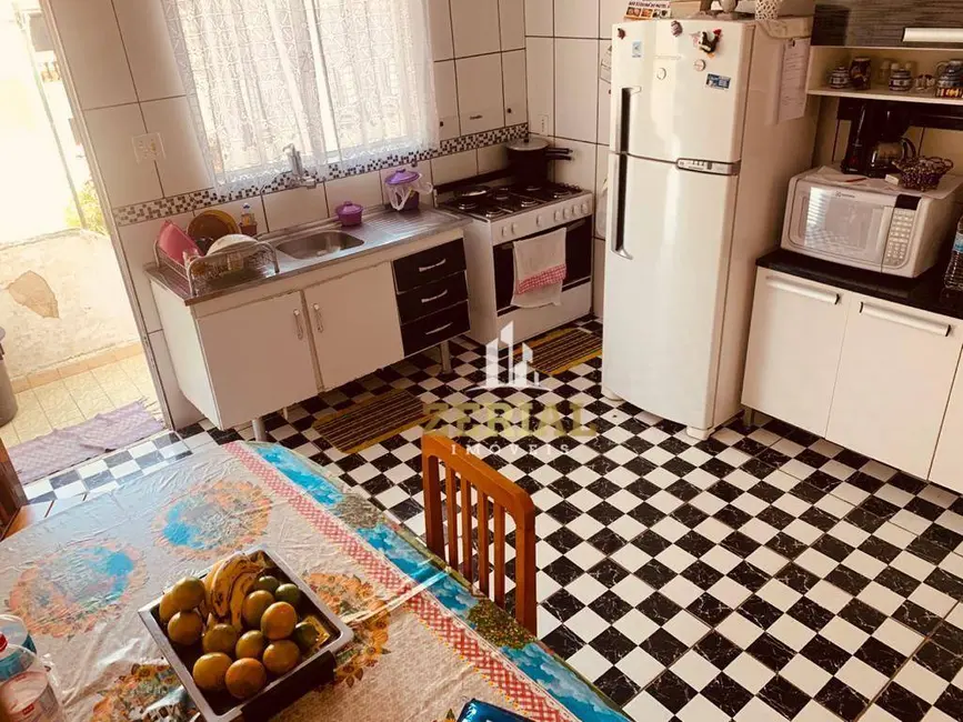 Casa com 2 quartos à venda, 233m2 em Cerâmica, Sao Caetano Do Sul - SP - imagem 4 Foto 4 de Casa com 2 quartos à venda, 233m2 em Cerâmica, Sao Caetano Do Sul - SP